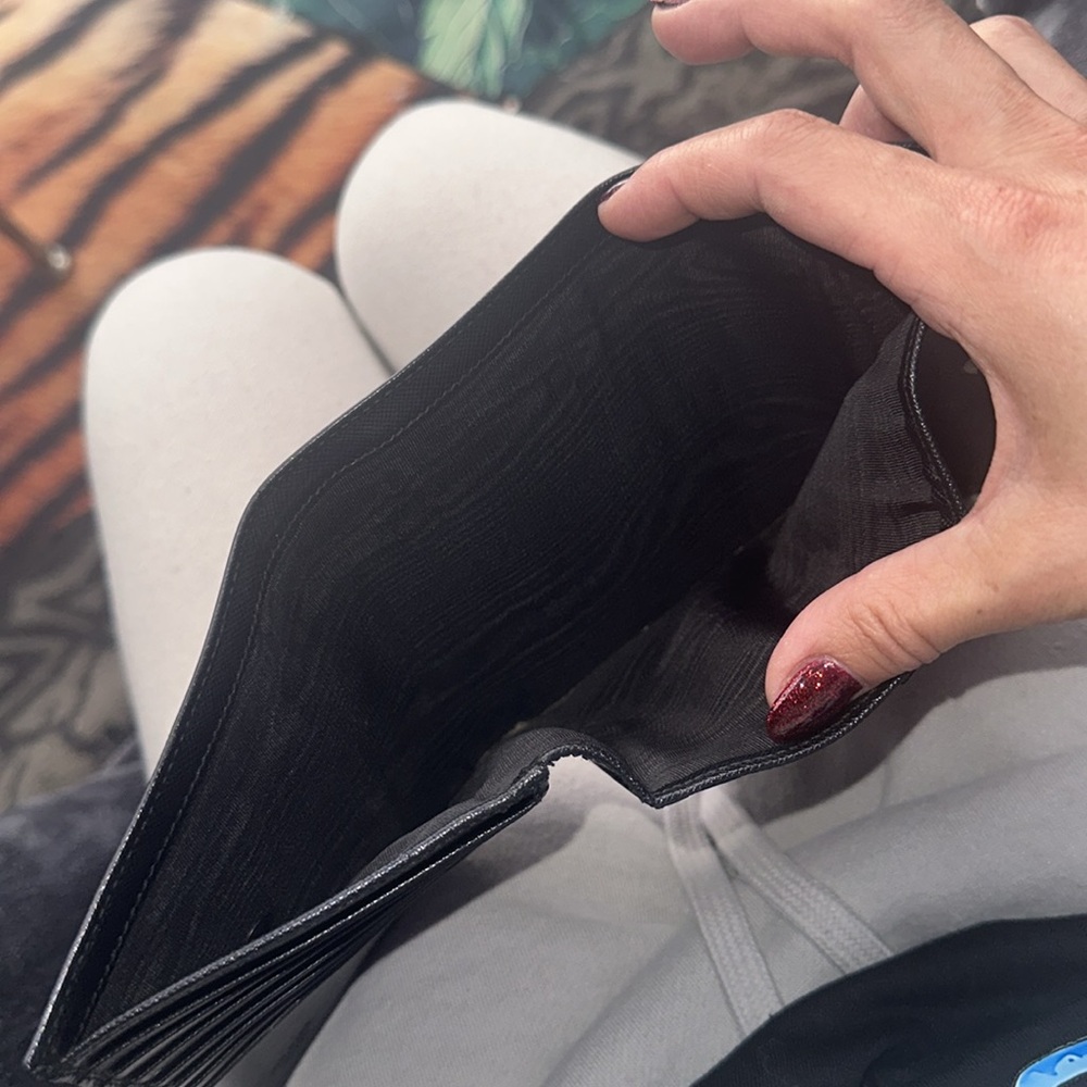 Prada Black Saffiano Leather Wallet damaged - Picture 10 of 13